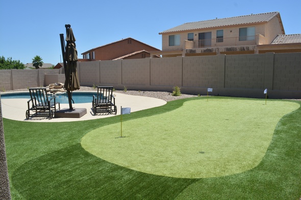 Backyard putting green