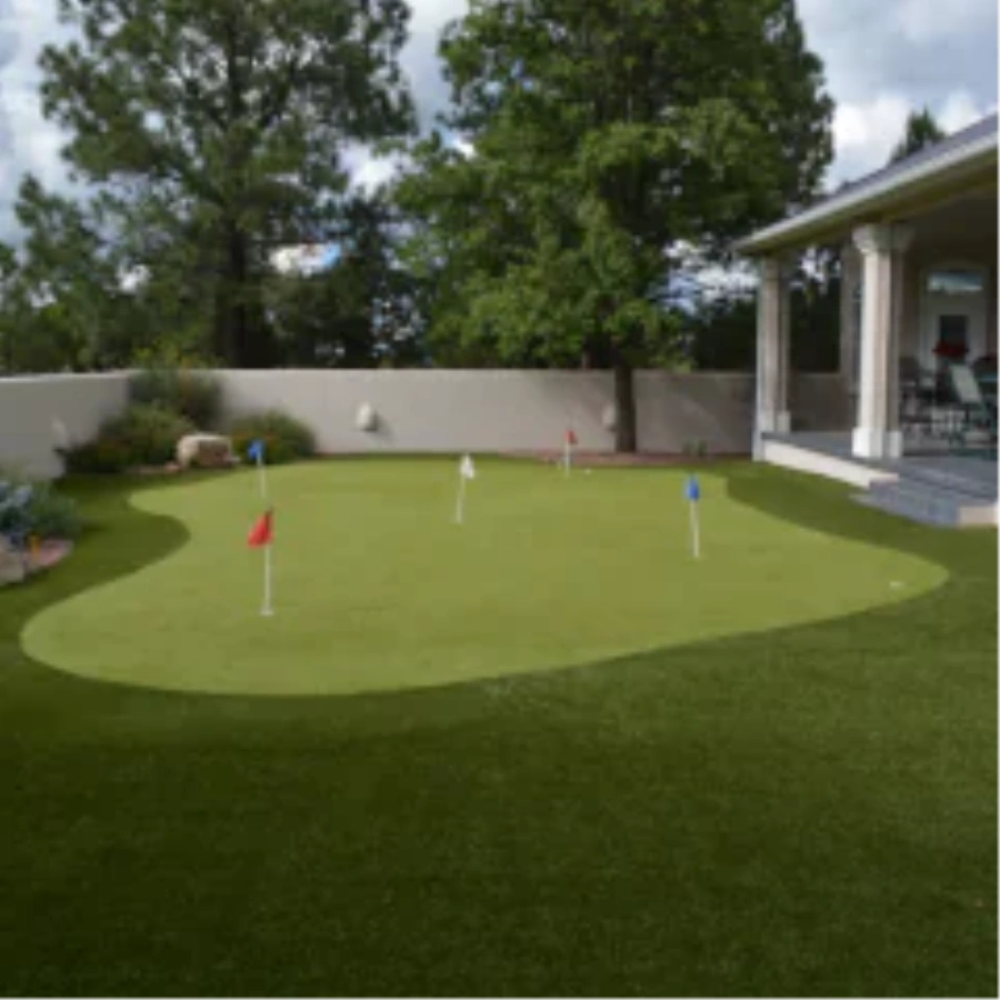 Designing the Ultimate Backyard Putting Green That Matches Your Landscape