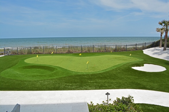 Backyard putting green